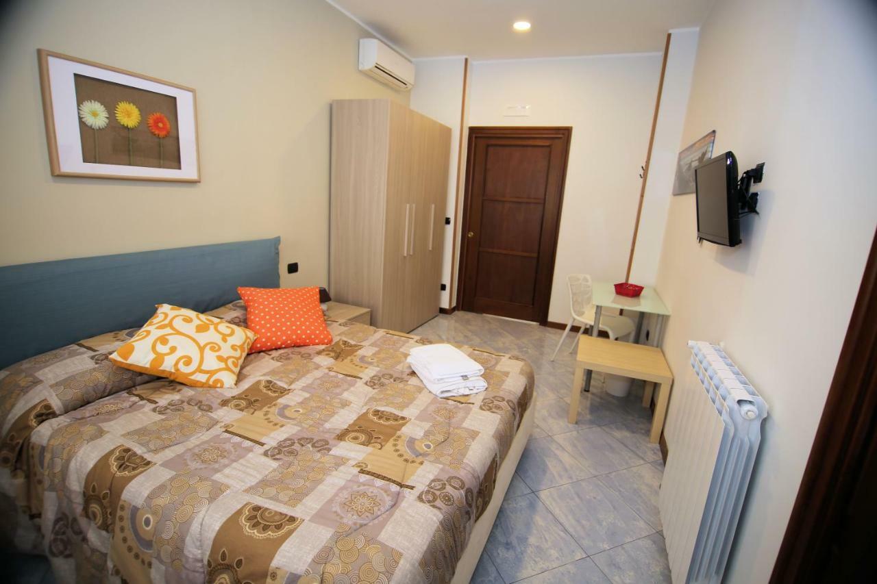 Casa Vittoria Bed & Breakfast Napoli Bagian luar foto