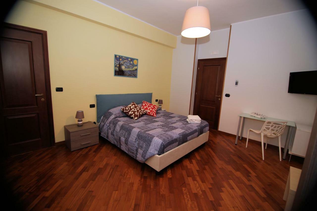Casa Vittoria Bed & Breakfast Napoli Bagian luar foto